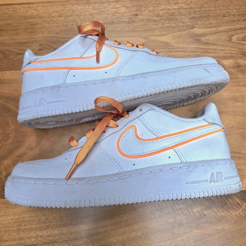 Nike Air youth White and Orange Sneakers. Y5.5 - Picture 3 of 15